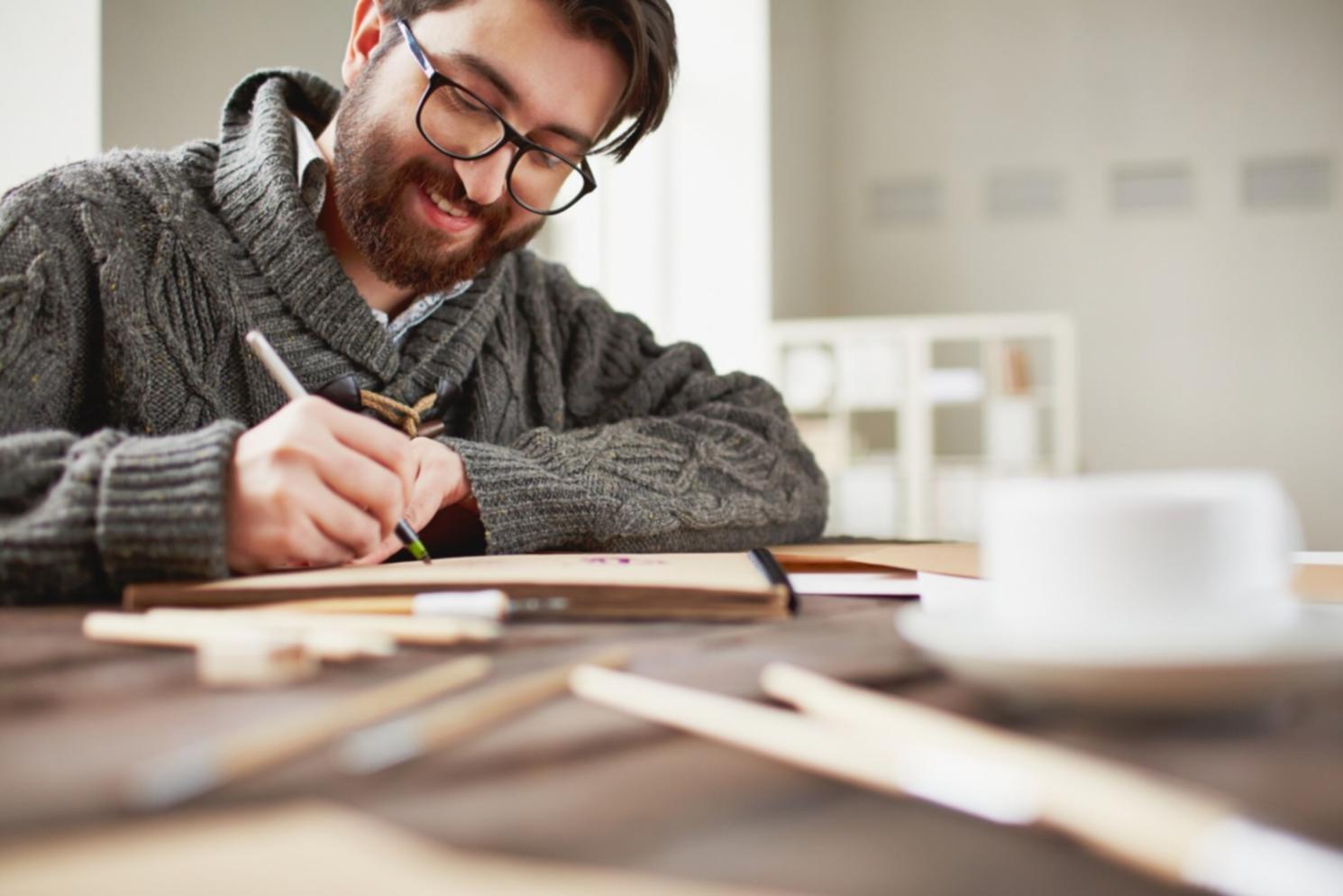 Espacio de trabajo colaborativo mostrando herramientas de planificación financiera