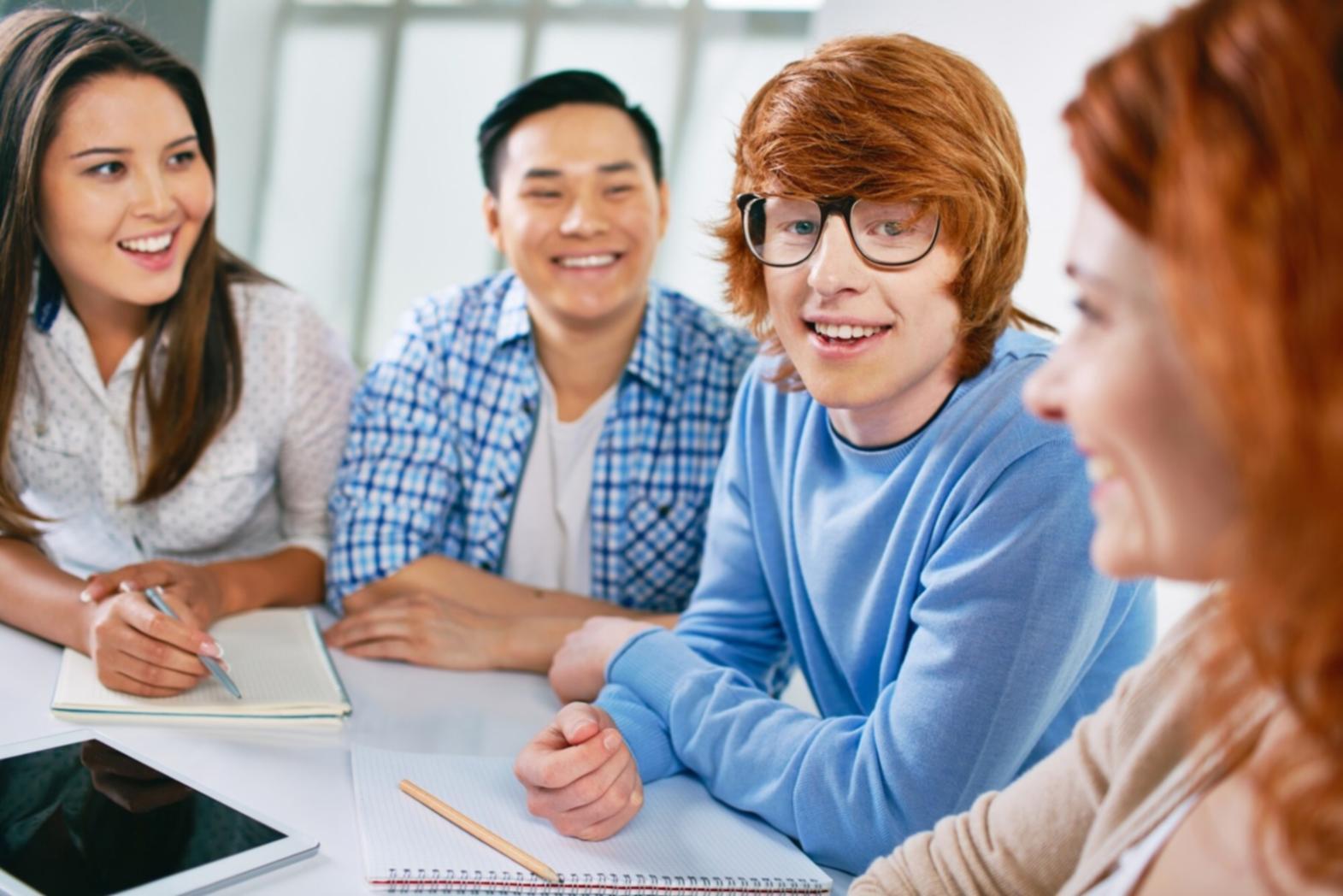 Espacio de trabajo con herramientas de planificación financiera